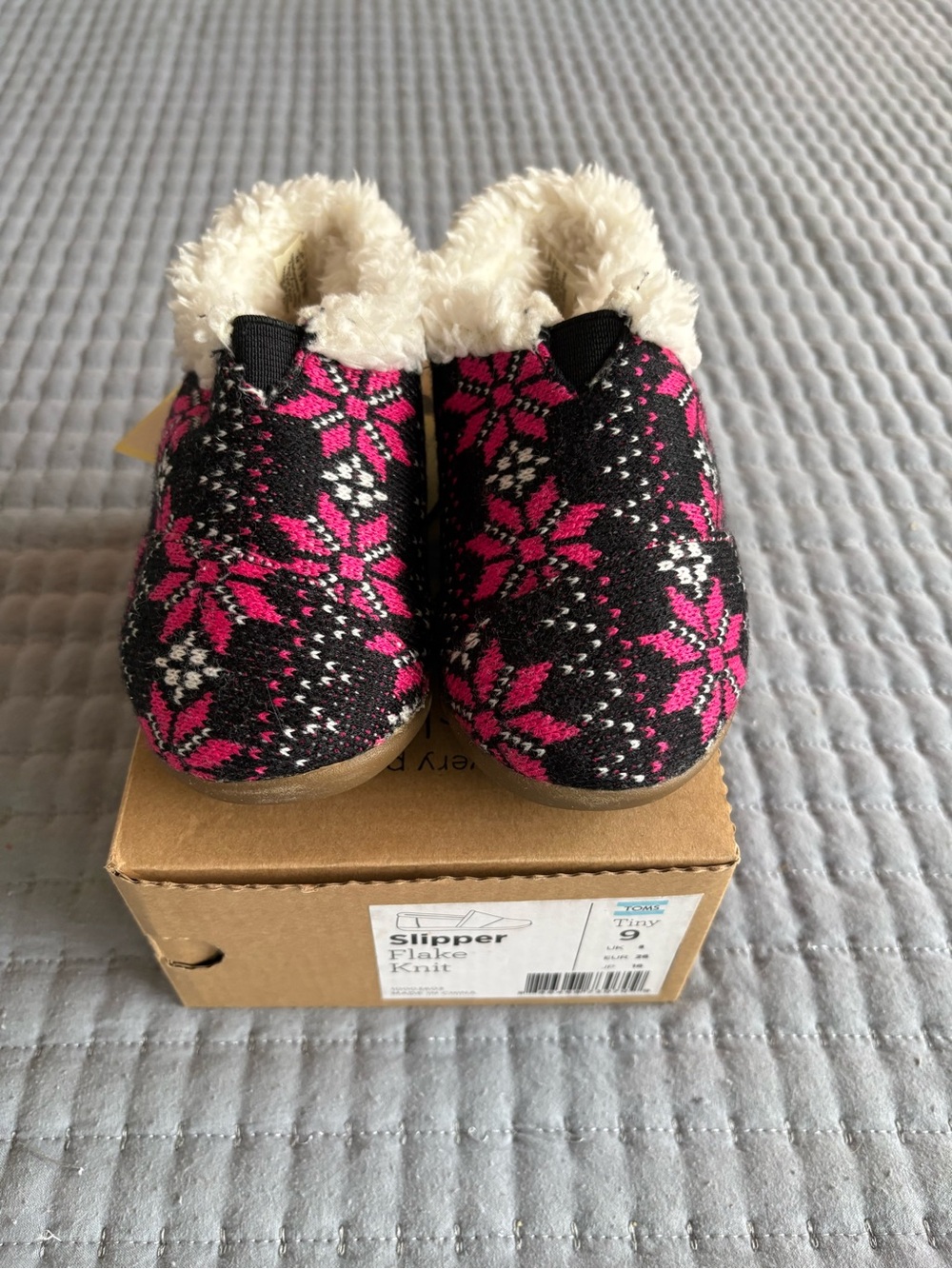 Toms Kids Black & Pink Knit Slip-On Slippers with Faux Fur Collar Sz 9